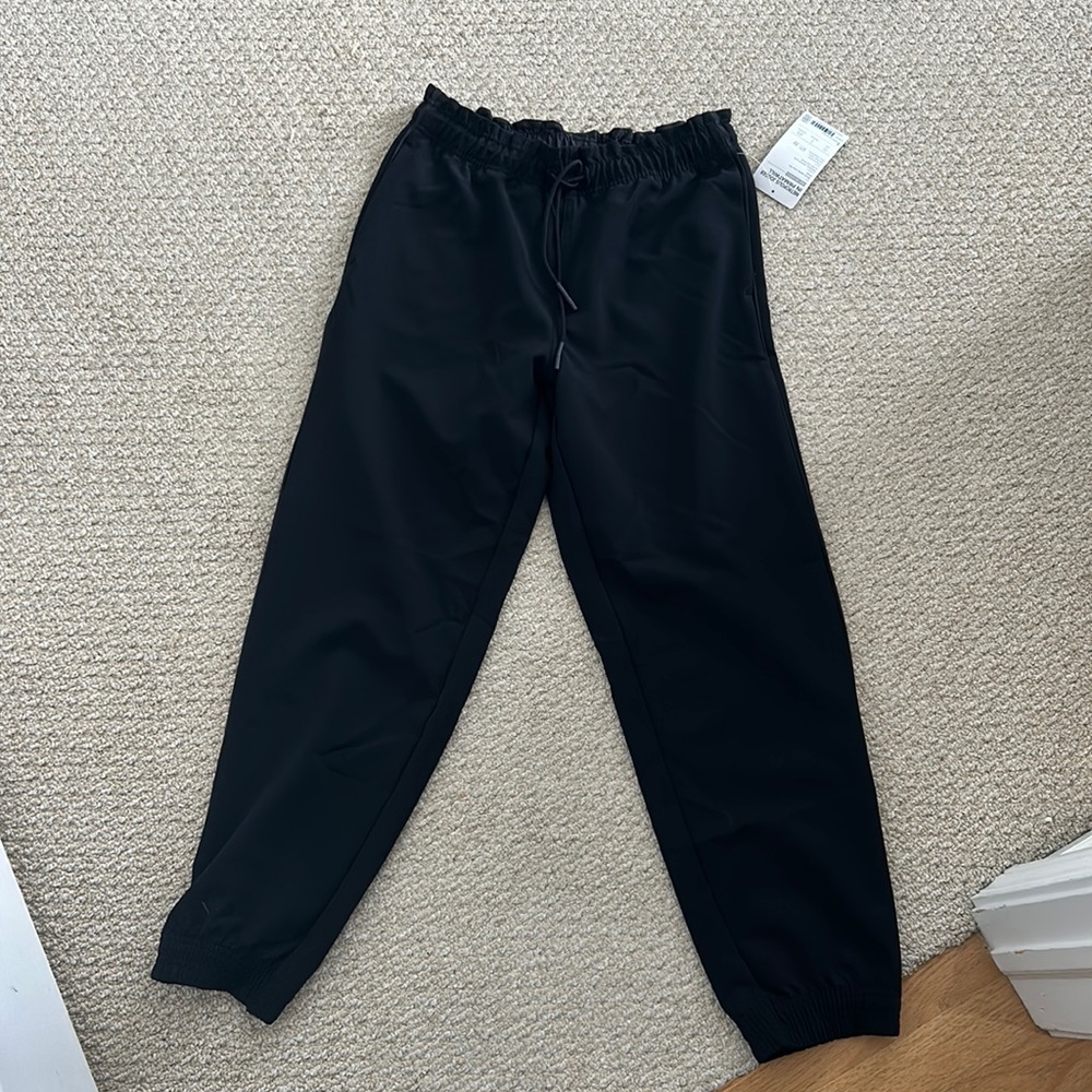 NWT Black Athleta Metropolis Jogger, size 4